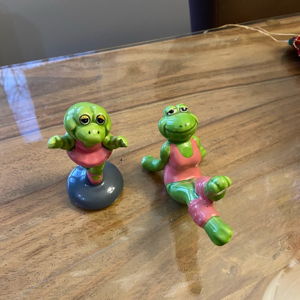 Dancing frogs